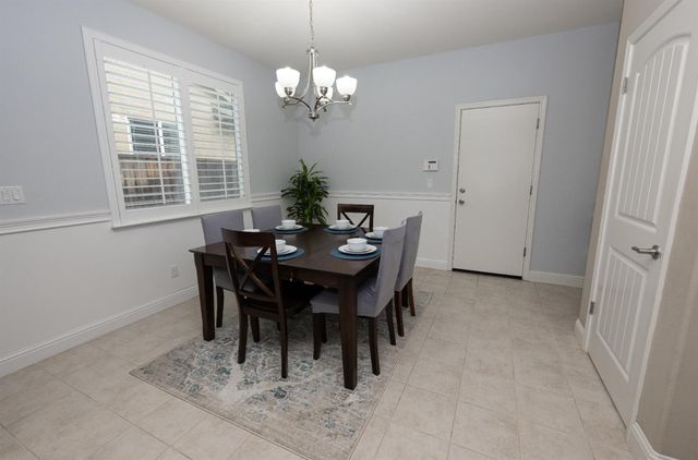 1638 N Mcpherson Lane, Clovis, CA 93619