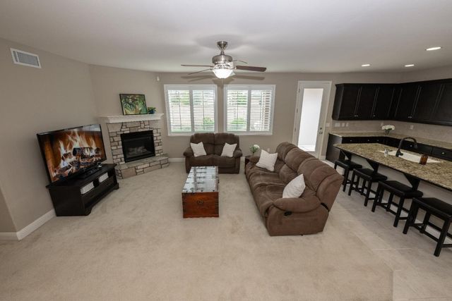 1638 N Mcpherson Lane, Clovis, CA 93619