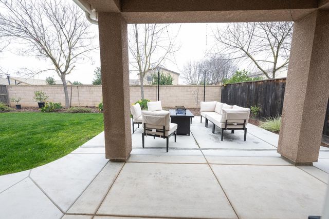 1638 N Mcpherson Lane, Clovis, CA 93619