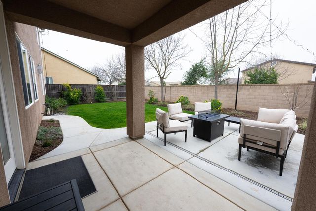 1638 N Mcpherson Lane, Clovis, CA 93619