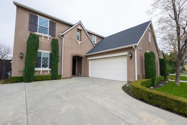 1638 N Mcpherson Lane, Clovis, CA 93619