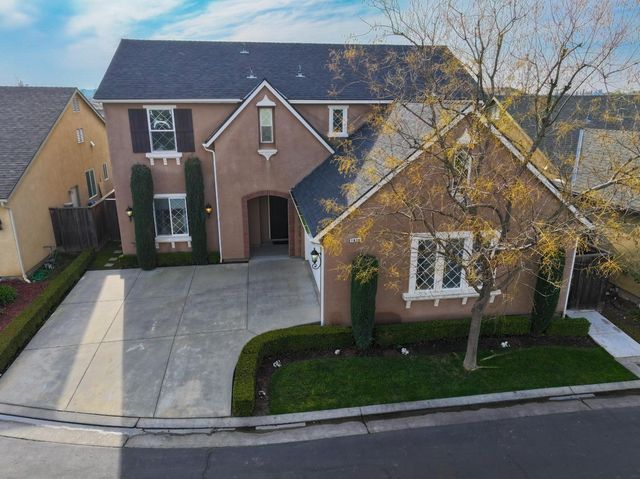 1638 N Mcpherson Lane, Clovis, CA 93619