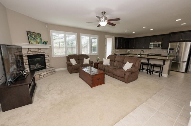 1638 N Mcpherson Lane, Clovis, CA 93619