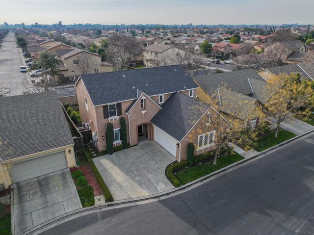 1638 N Mcpherson Lane, Clovis, CA 93619