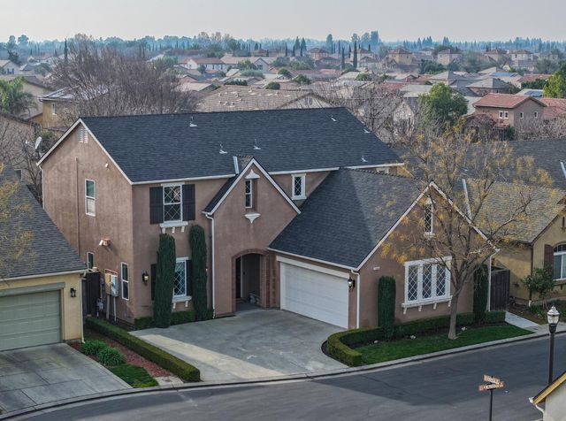 1638 N Mcpherson Lane, Clovis, CA 93619