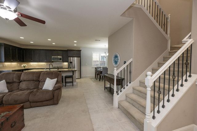 1638 N Mcpherson Lane, Clovis, CA 93619