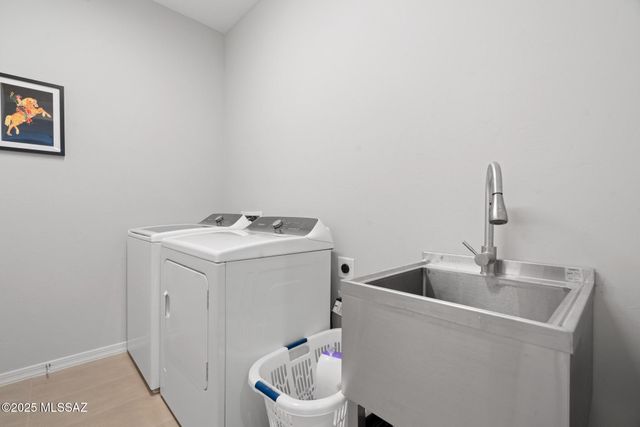 8077 S Sonoran Oak Drive, Vail, AZ 85641