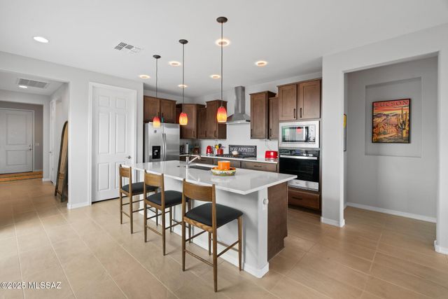 8077 S Sonoran Oak Drive, Vail, AZ 85641