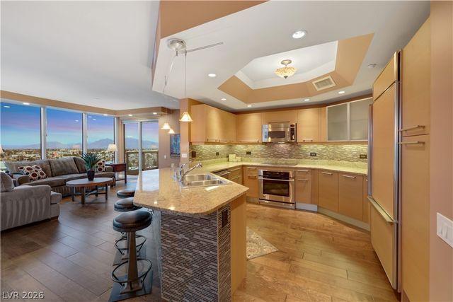 322 Karen Avenue 807, Las Vegas, NV 89109