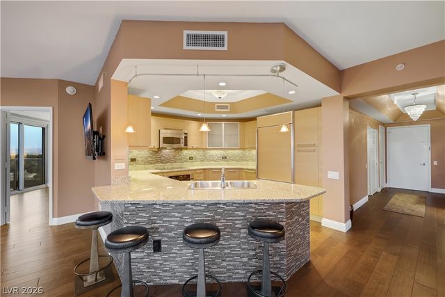 322 Karen Avenue 807, Las Vegas, NV 89109