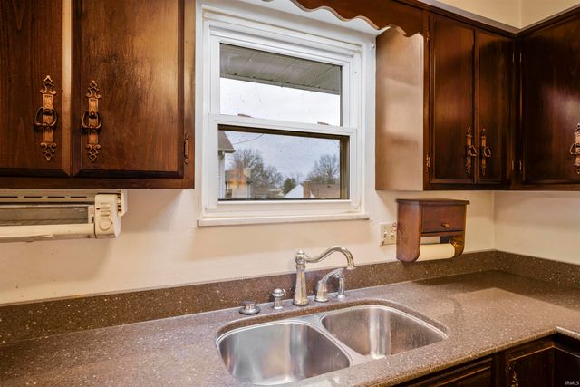 7120 Bayard Park Drive, Evansville, IN 47715