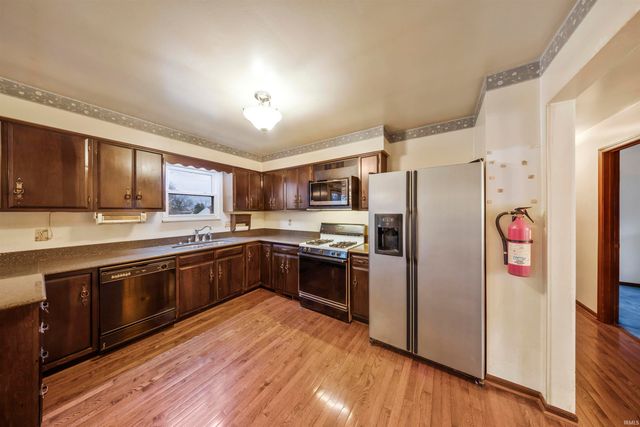 7120 Bayard Park Drive, Evansville, IN 47715