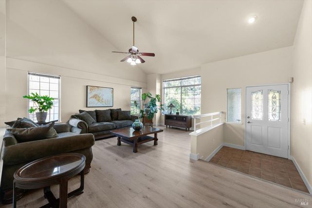 3327 Colonial Ct, Fairfield, CA 94534