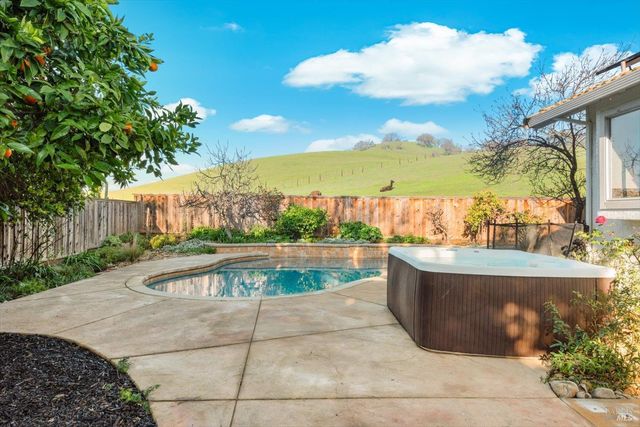 3327 Colonial Ct, Fairfield, CA 94534