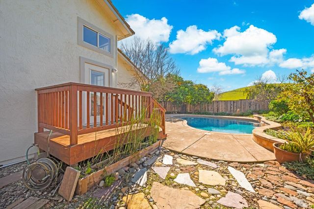 3327 Colonial Ct, Fairfield, CA 94534