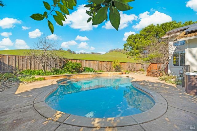 3327 Colonial Ct, Fairfield, CA 94534