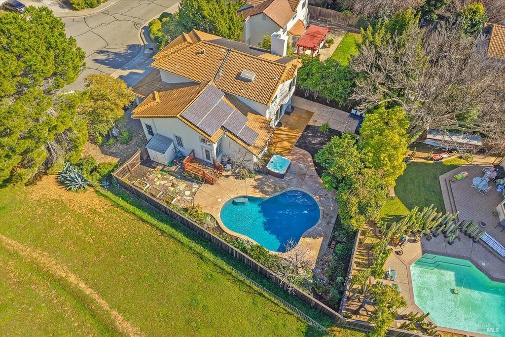 3327 Colonial Ct, Fairfield, CA 94534