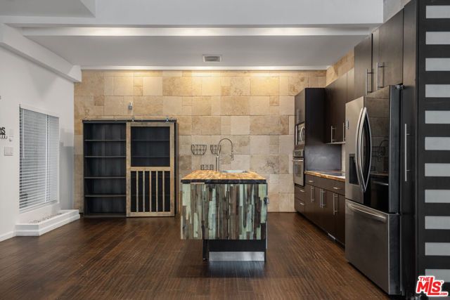 8740 Wonderland Avenue, Los Angeles, CA 90046