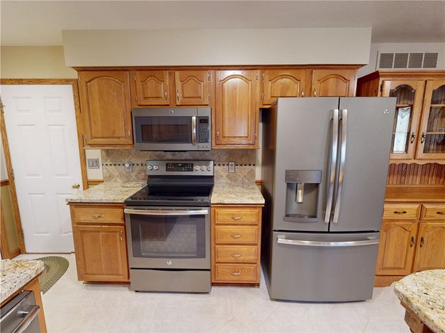 196 S Benbrook Rd, Center Twp, PA 16001