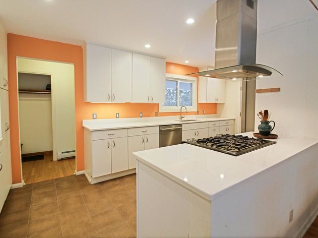 248 Laurel Hill Drive, South Burlington, VT 05403