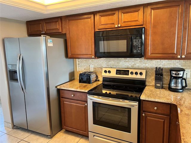 1001 POINT OF ROCKS ROAD 608, Sarasota, FL 34242