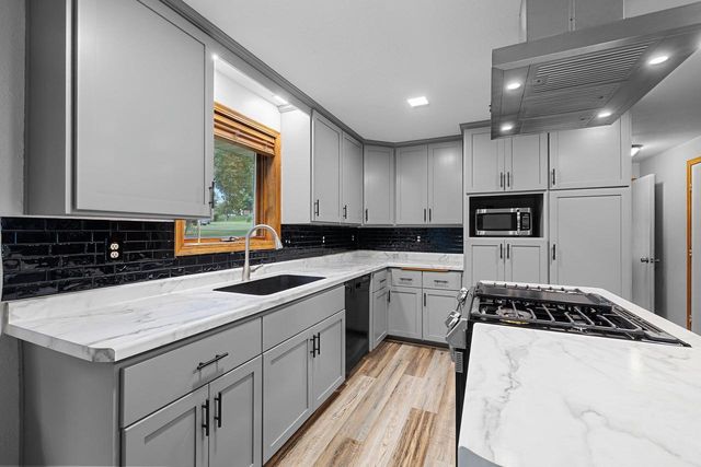 2925 DEVROY LANE, Green Bay, WI 54313