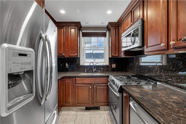 711 Academy Avenue 2, Providence, RI 02908