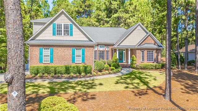 725 Lake Forest Drive E, Pinehurst, NC 28374