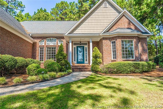 725 Lake Forest Drive E, Pinehurst, NC 28374