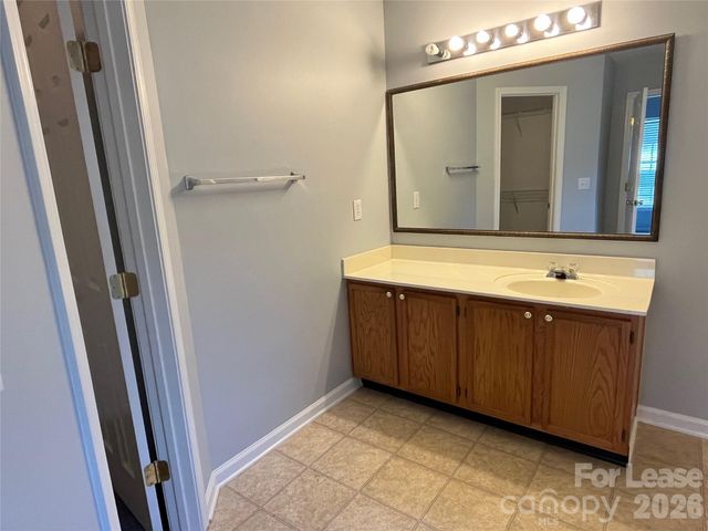 3043 Willamette Valley Drive, Charlotte, NC 28215