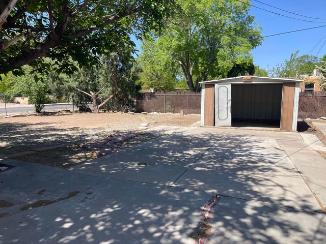 901 Zearing Place NW, Albuquerque, NM 87104