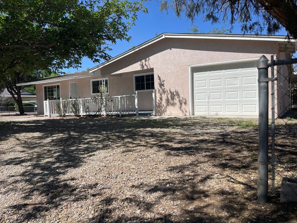 901 Zearing Place NW, Albuquerque, NM 87104