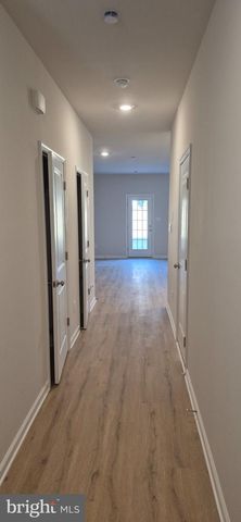 18 REAGAN DR, Runnemede, NJ 08078