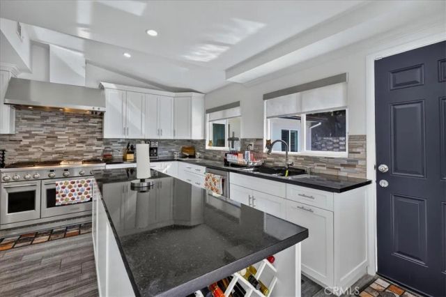6754 S Garth, Los Angeles, CA 90056