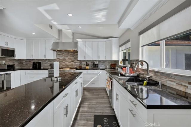 6754 S Garth, Los Angeles, CA 90056