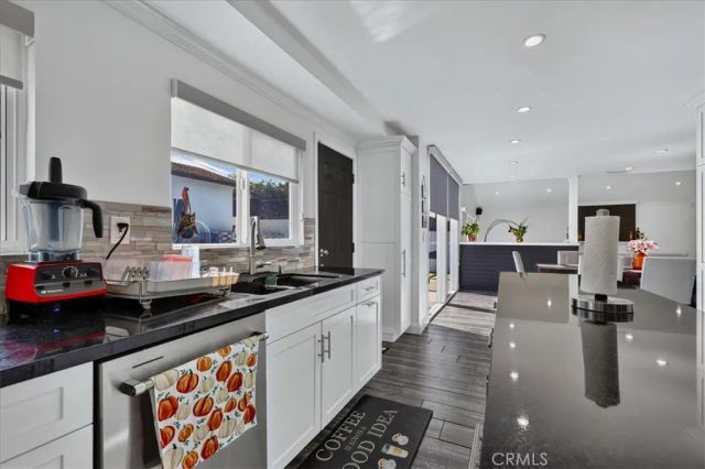 6754 S Garth, Los Angeles, CA 90056
