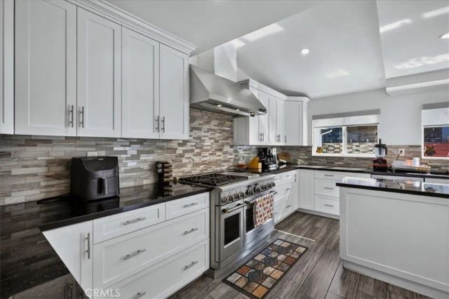 6754 S Garth, Los Angeles, CA 90056