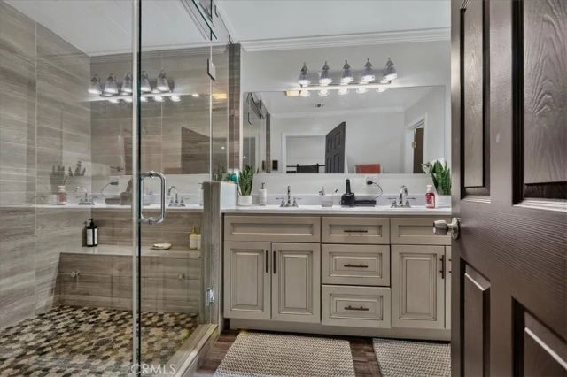6754 S Garth, Los Angeles, CA 90056