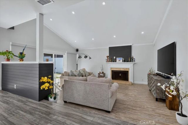 6754 S Garth, Los Angeles, CA 90056