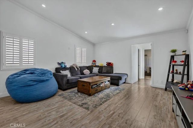 6754 S Garth, Los Angeles, CA 90056