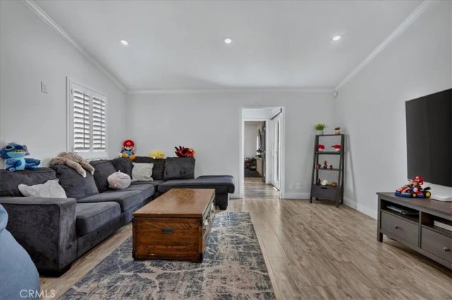 6754 S Garth, Los Angeles, CA 90056