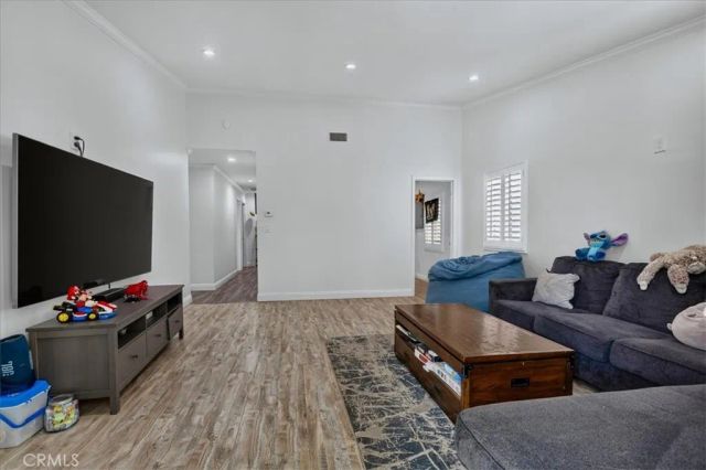 6754 S Garth, Los Angeles, CA 90056