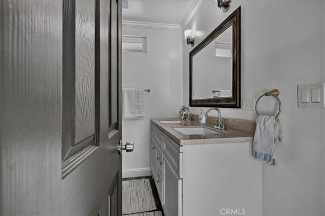 6754 S Garth, Los Angeles, CA 90056