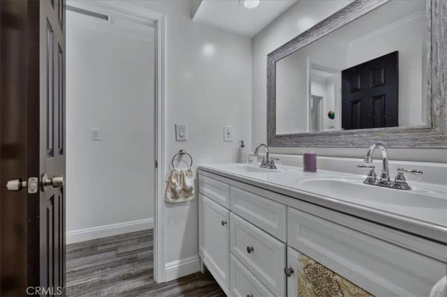 6754 S Garth, Los Angeles, CA 90056