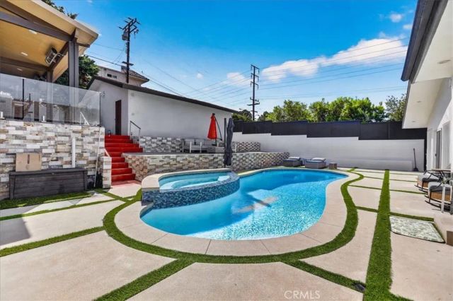6754 S Garth, Los Angeles, CA 90056