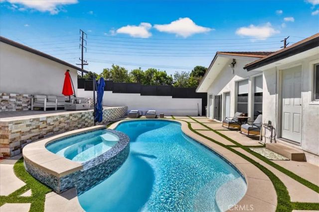 6754 S Garth, Los Angeles, CA 90056