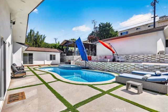 6754 S Garth, Los Angeles, CA 90056