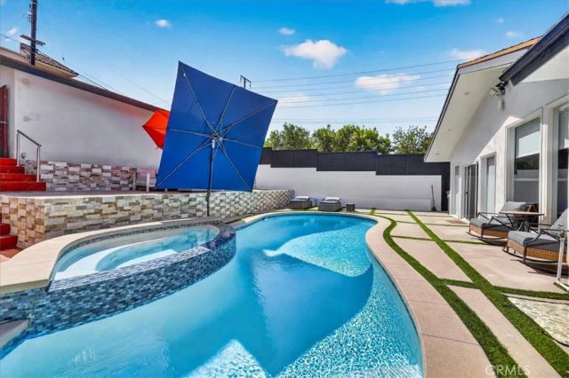 6754 S Garth, Los Angeles, CA 90056