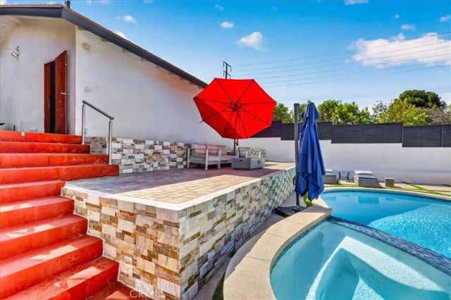 6754 S Garth, Los Angeles, CA 90056