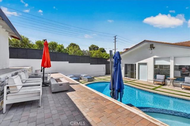 6754 S Garth, Los Angeles, CA 90056